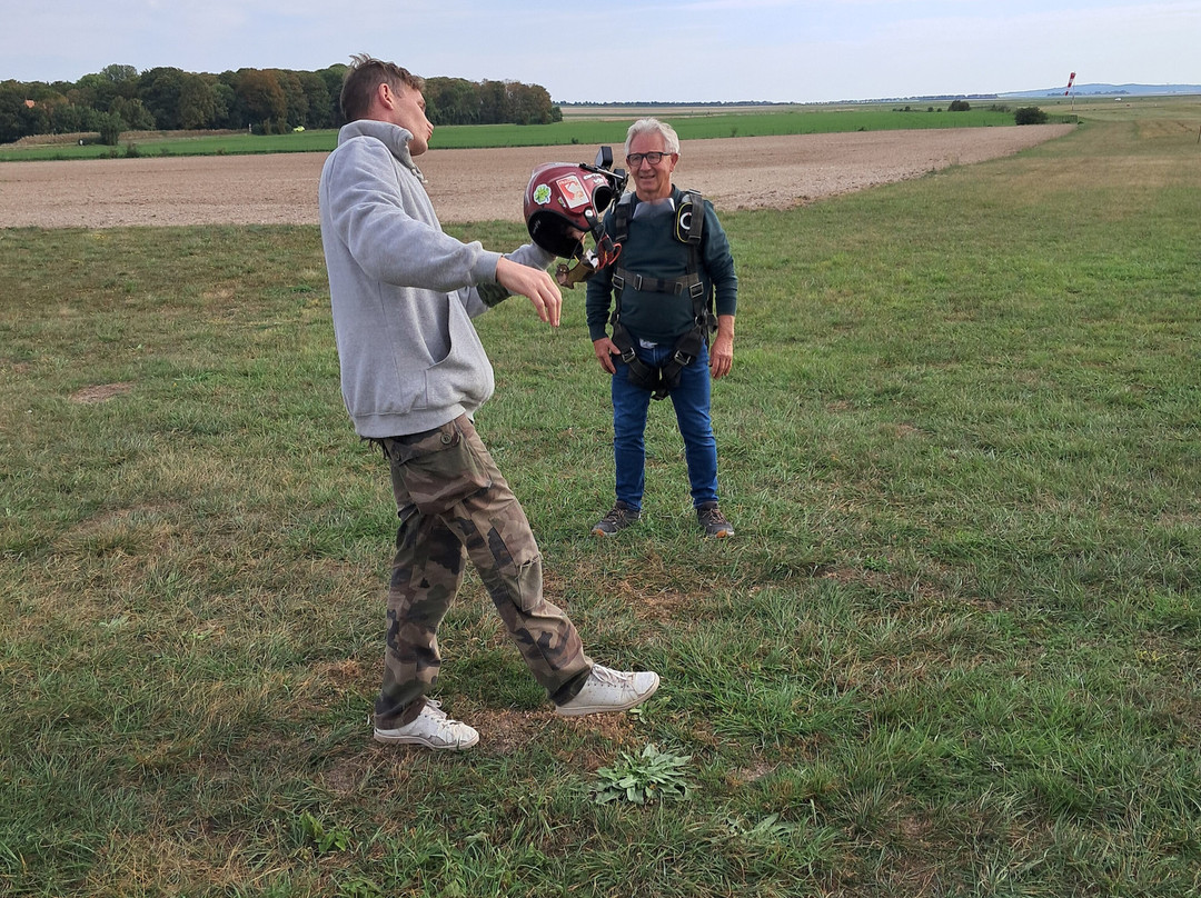 Air Parachutisme-兰斯必去景点