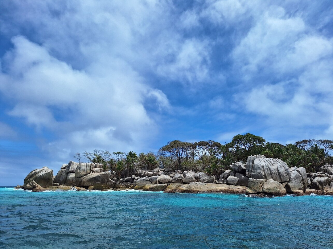 Belle Petra Boatcharter-La Passe必去景点