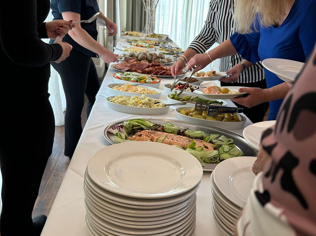 The Falcon Hotel主图