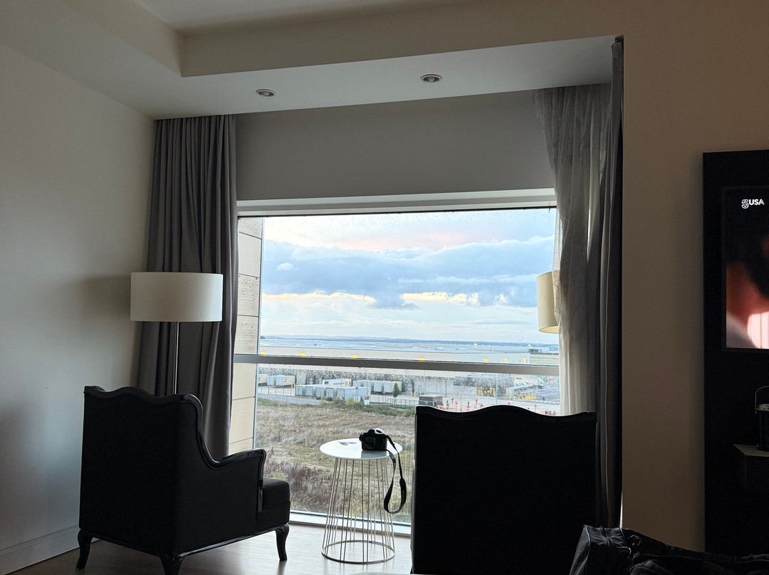 雷迪森布鲁东米德兰机场酒店主图