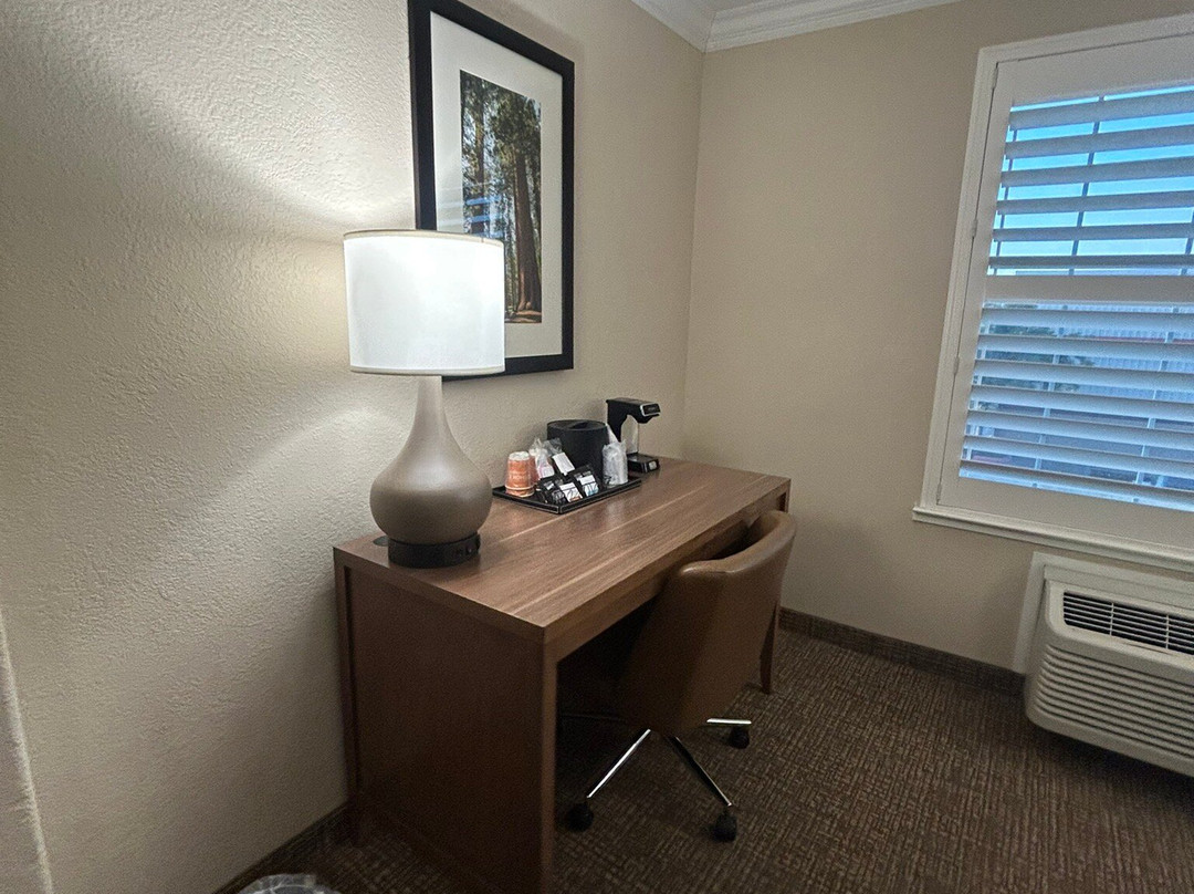 Comfort Suites Fresno River Park主图