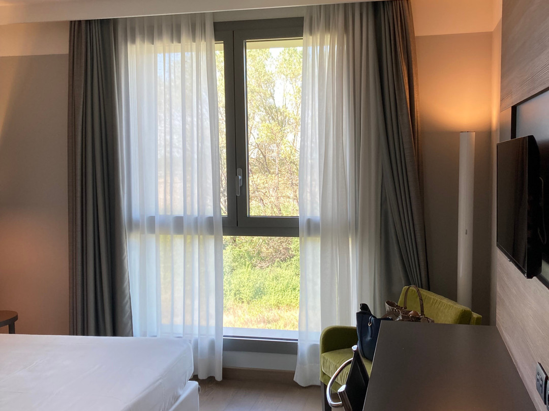 Link 124 Hotel主图