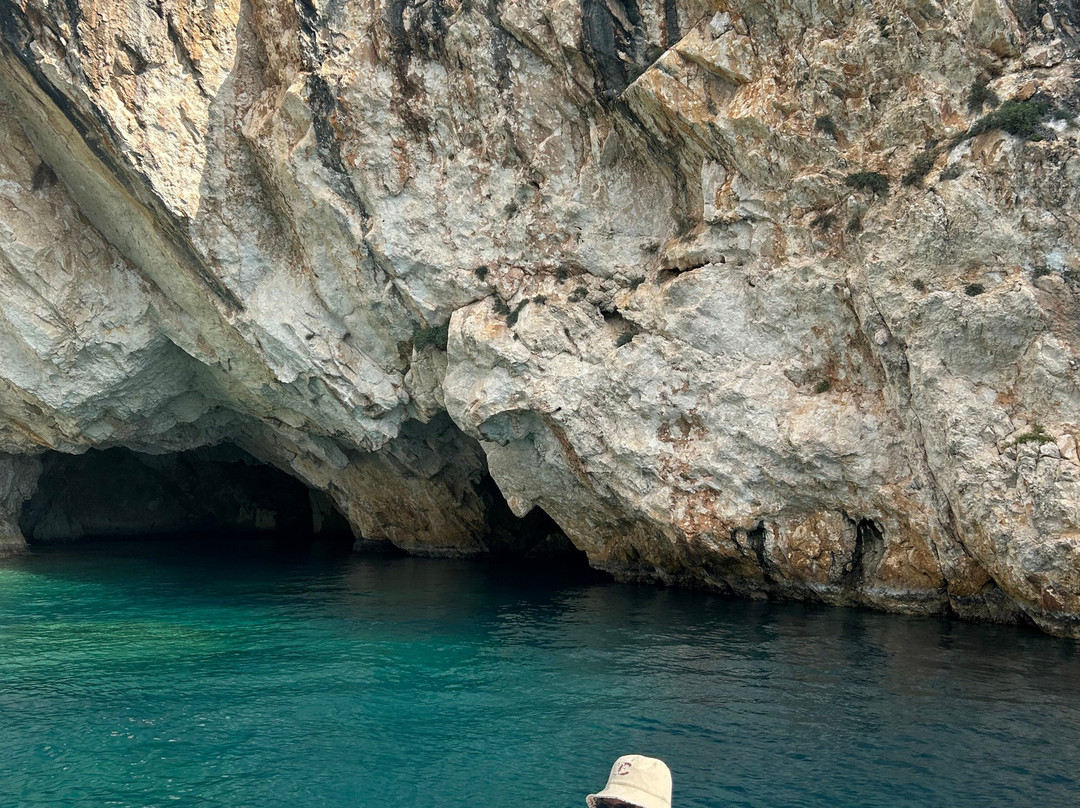 Shipwreck Boat Rentals by Nicol-Anafonitria必去景点