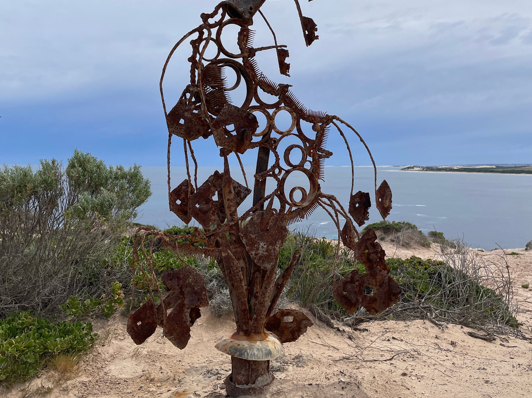 Clifftop Drive Sculpture-Elliston必去景点