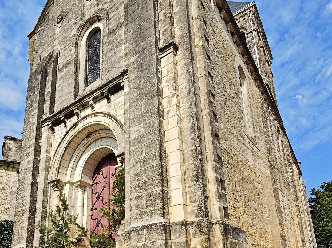 The Church of Saint-Pierre-ès-Liens in Bourdeilles-Bourdeilles必去景点