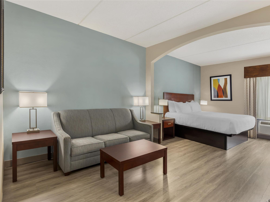 Robersonville酒店住宿-格林维尔贝斯特韦斯特普勒斯套房酒店