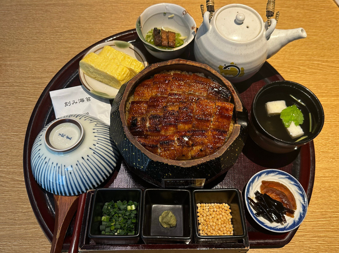 鰻 炭焼 ひつまぶし 美濃金 神田本店