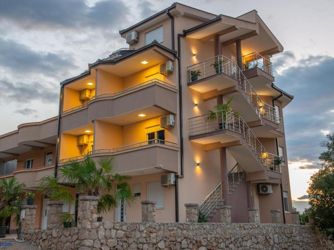 M&m Apartments
