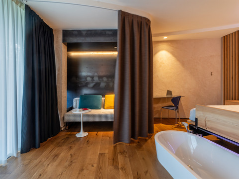 普力马露娜安比特酒店主图