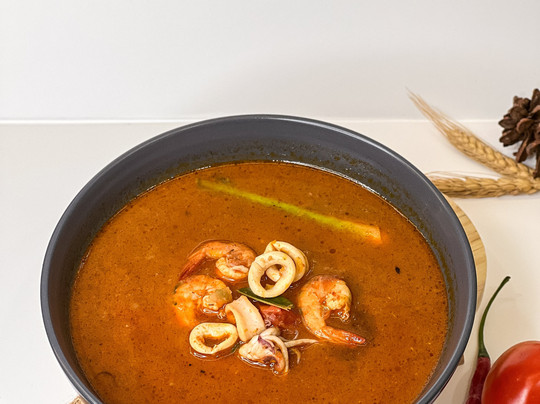 Jhonnia Karaoke & Resto