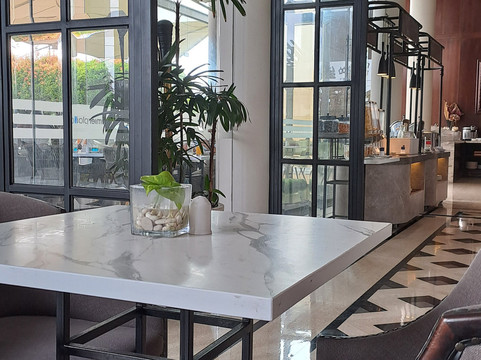 泗水机场普瑞米尔广场酒店主图