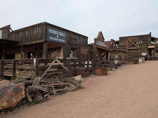 Goldfield Ghost Town-Apache Junction必去景点