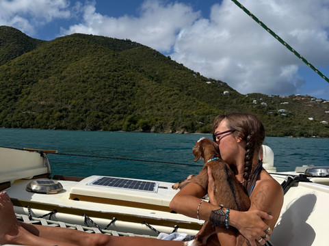 Mahiya - Virgin Magic Charters-Coral Bay必去景点