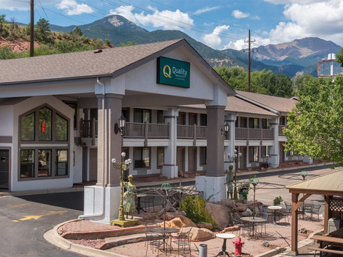 派克峰曼尼托温泉凯艺套房酒店