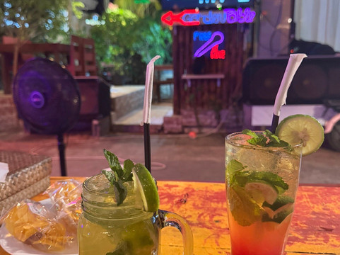 Warung Nyoman Surgi Shop & Cafe Kuta'Pang