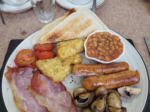 帕维林旅馆主图