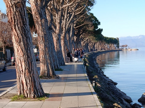 Lungolago Mazzini-佩斯基耶拉德尔加尔达必去景点