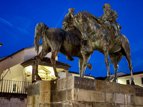 Piazza Mino-菲耶索莱必去景点
