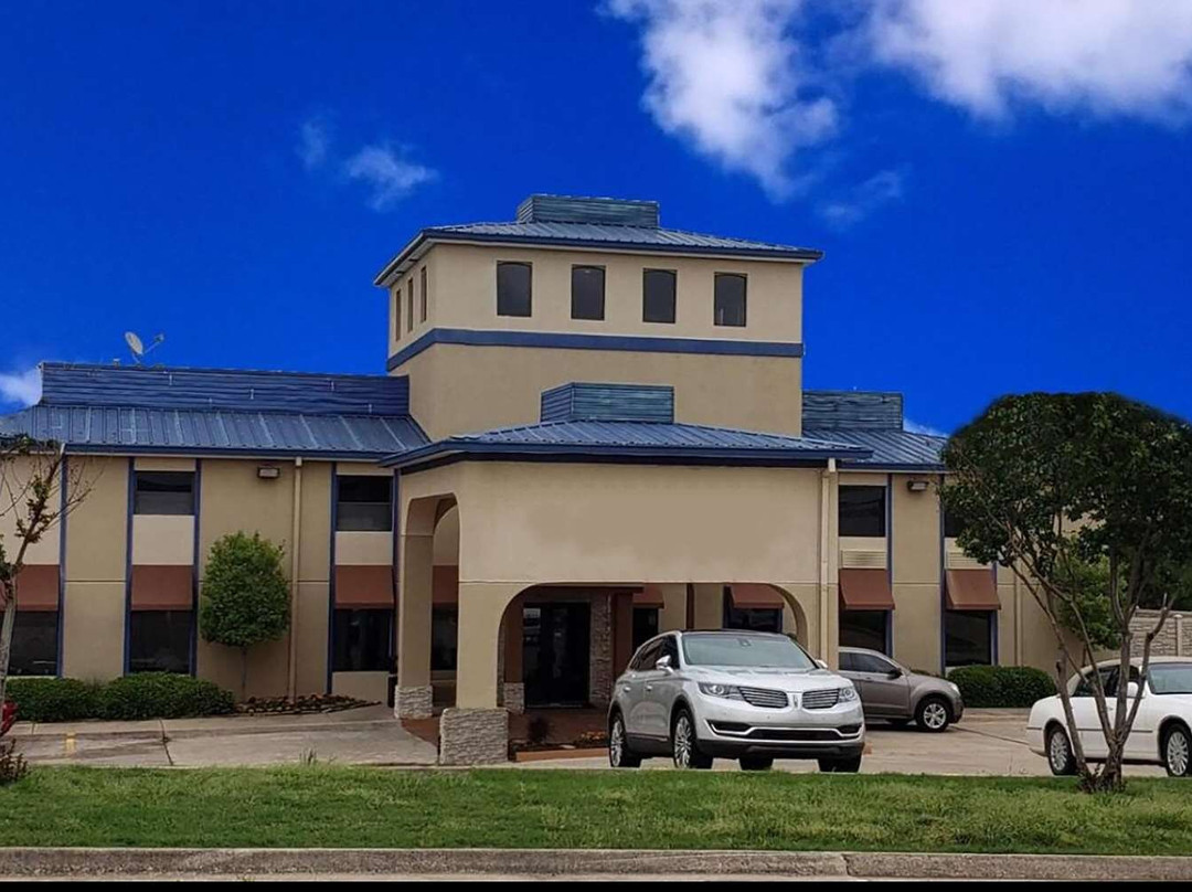 阿德莫尔I-35温德姆呗盟酒店