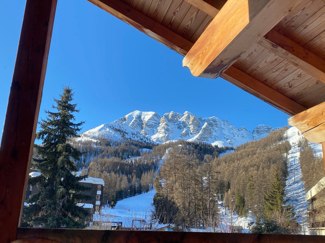 Hôtel - Bar - Restaurant Les Escondus主图