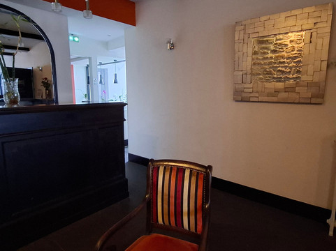 蒙特沙佩第戎中心酒店主图