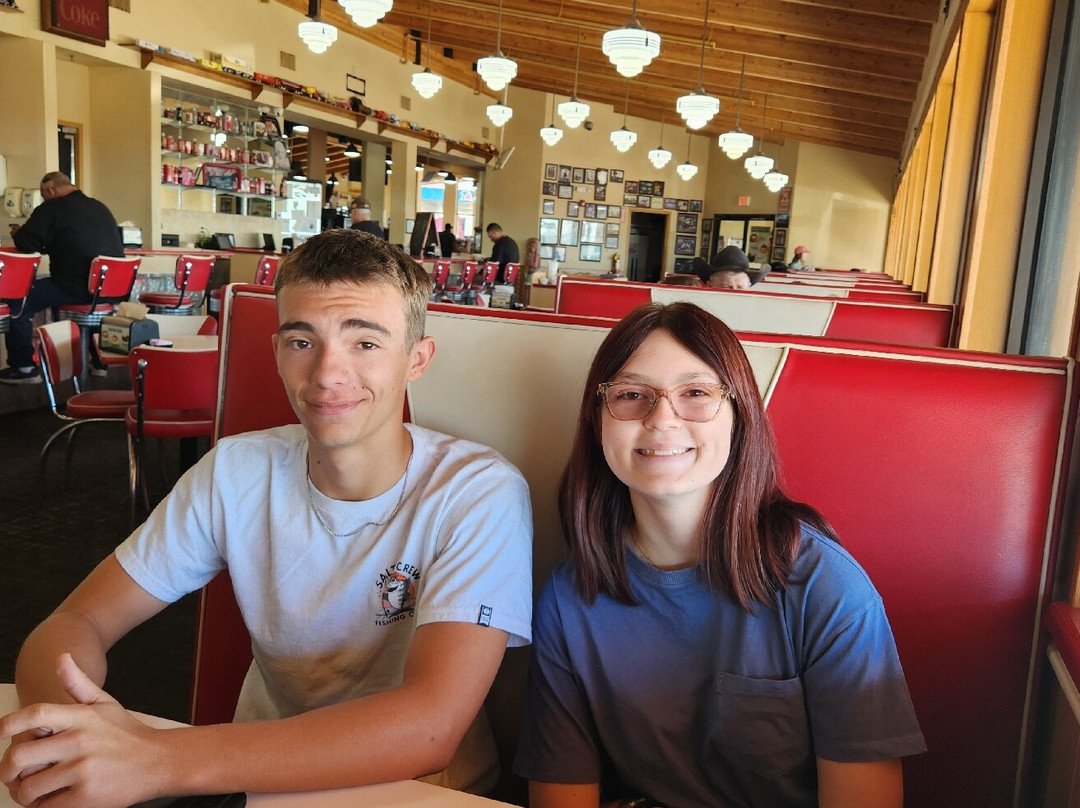 Russell's Truck and Travel Center-Glenrio必去景点