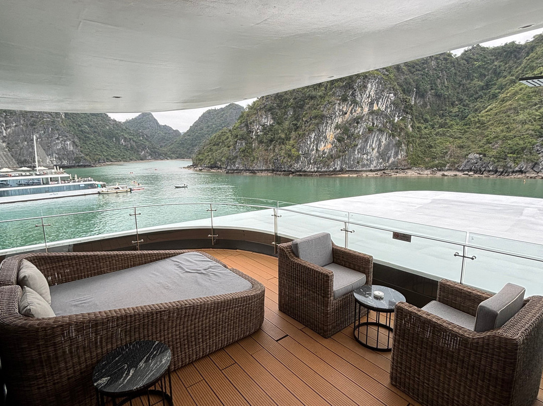 Elite of the Seas-下龙湾必去景点