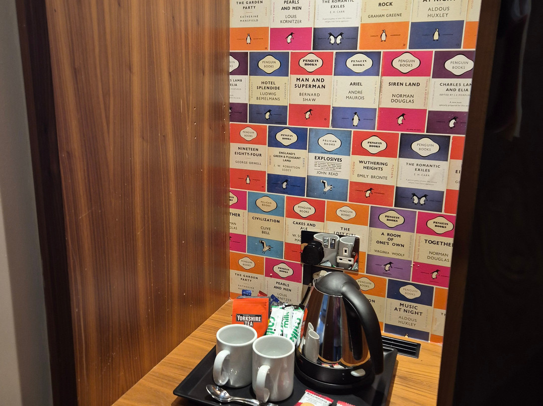 剑桥钟楼水疗酒店主图