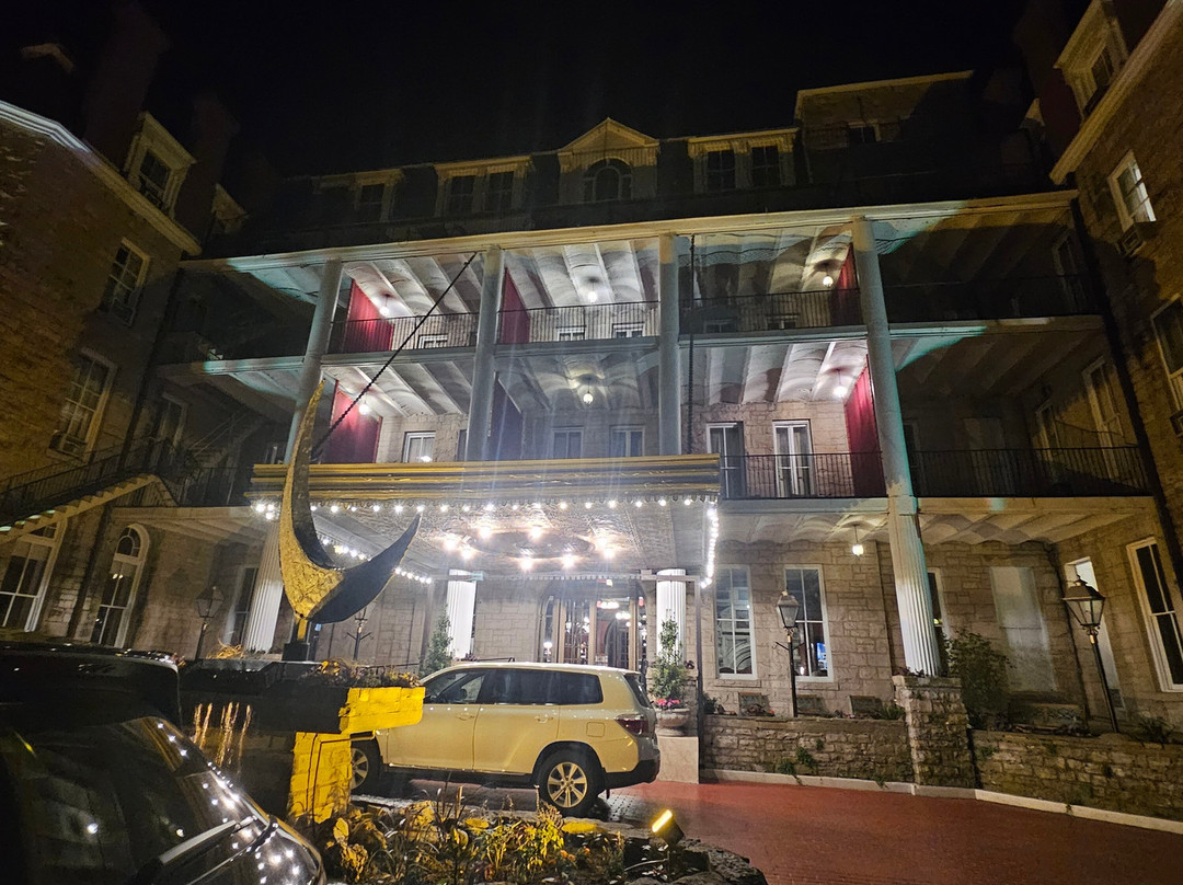 1886年新月水疗酒店主图