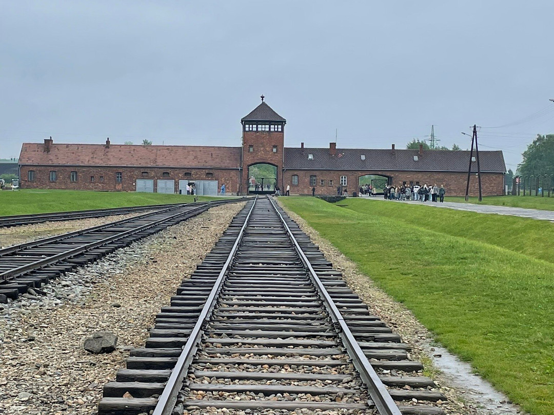 Private Auschwitz Guide By Piotr Malarek-奥斯威辛必去景点