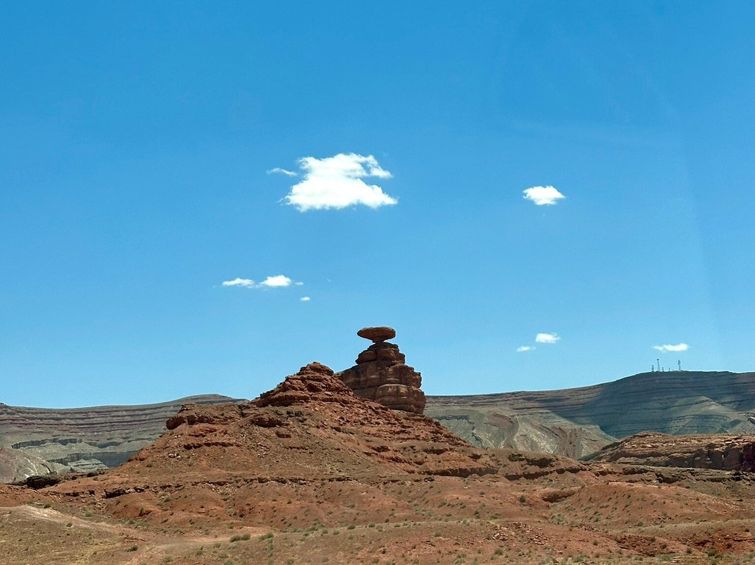 Mexican Hat Rock Formation-梅西肯哈特必去景点