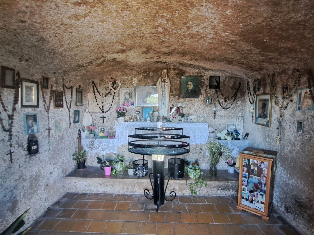 Pontificio Santuario Maria SS. "ad Rupes"-Castel Sant'Elia必去景点
