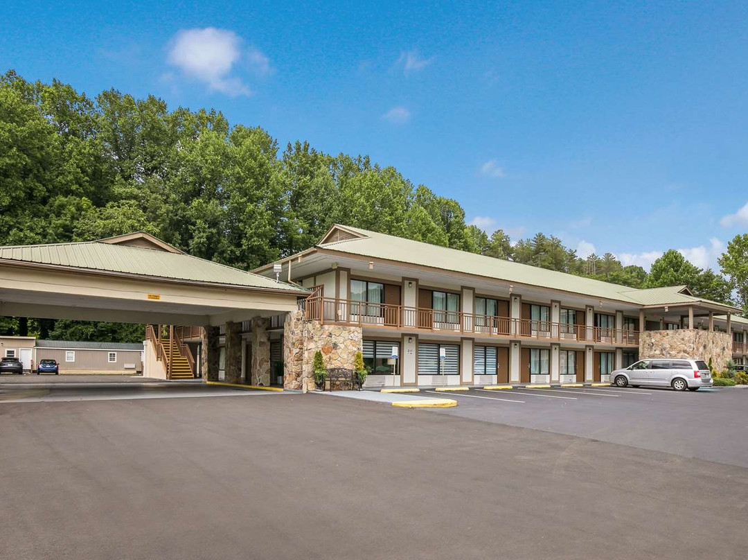 Lakemont酒店住宿-Quality Inn & Suites Mt. Chalet
