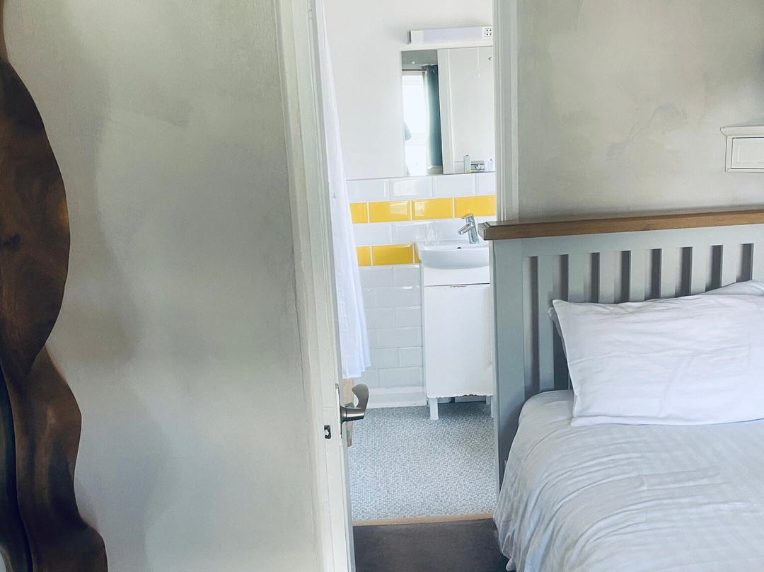 Rwts Rooms & Resto