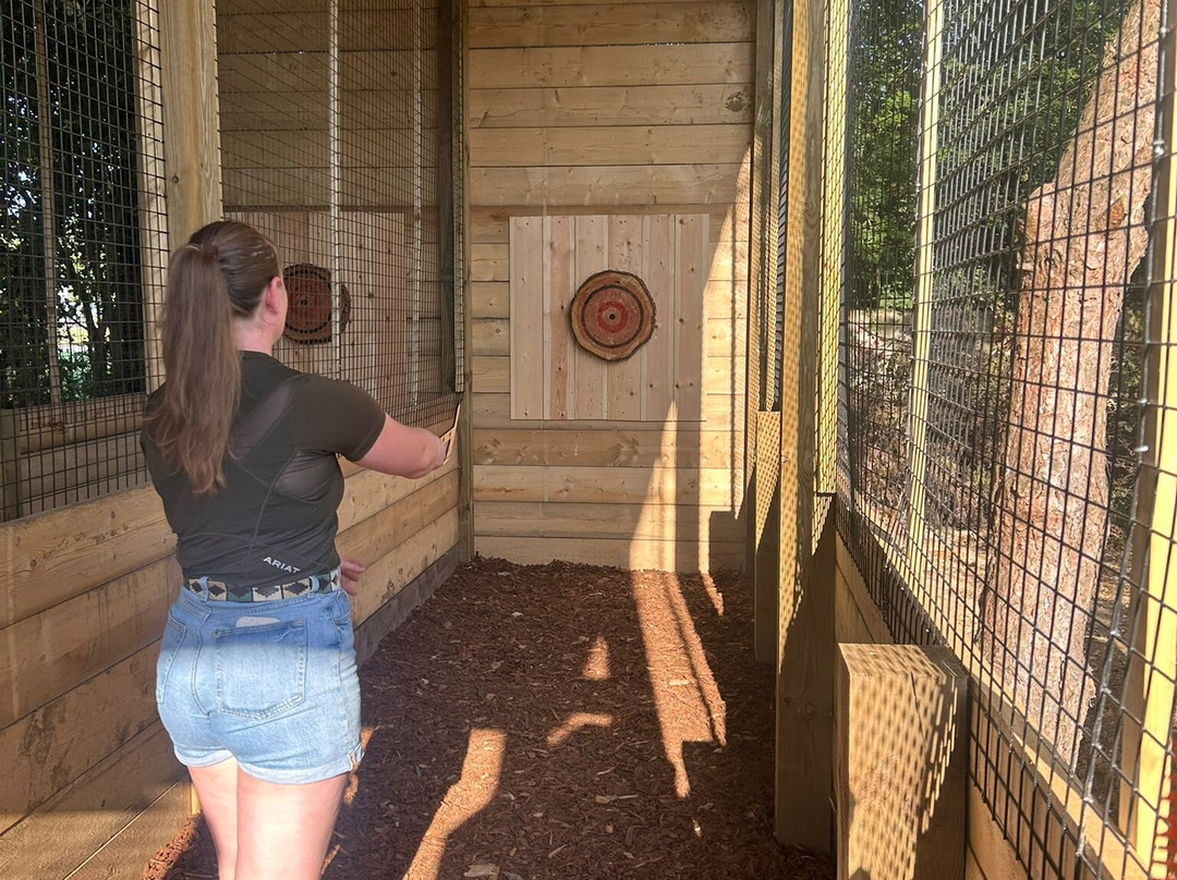 Bermuda Blades Axe Throwing-Henlow必去景点