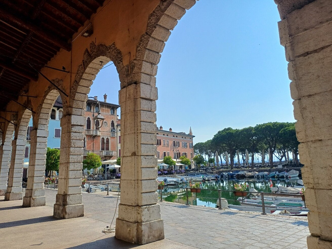 Palazzo Todeschini-代森扎诺-德尔加达必去景点