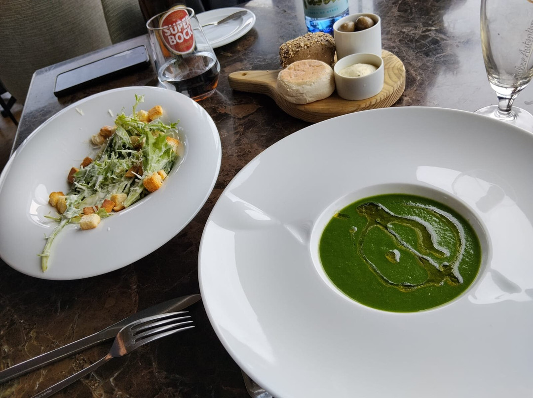 Divino Restaurant & Lounge