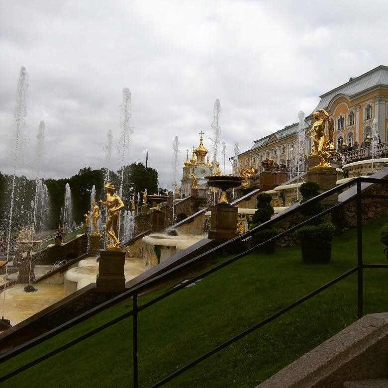 Park And Gardens of Peterhof-彼得霍夫必去景点