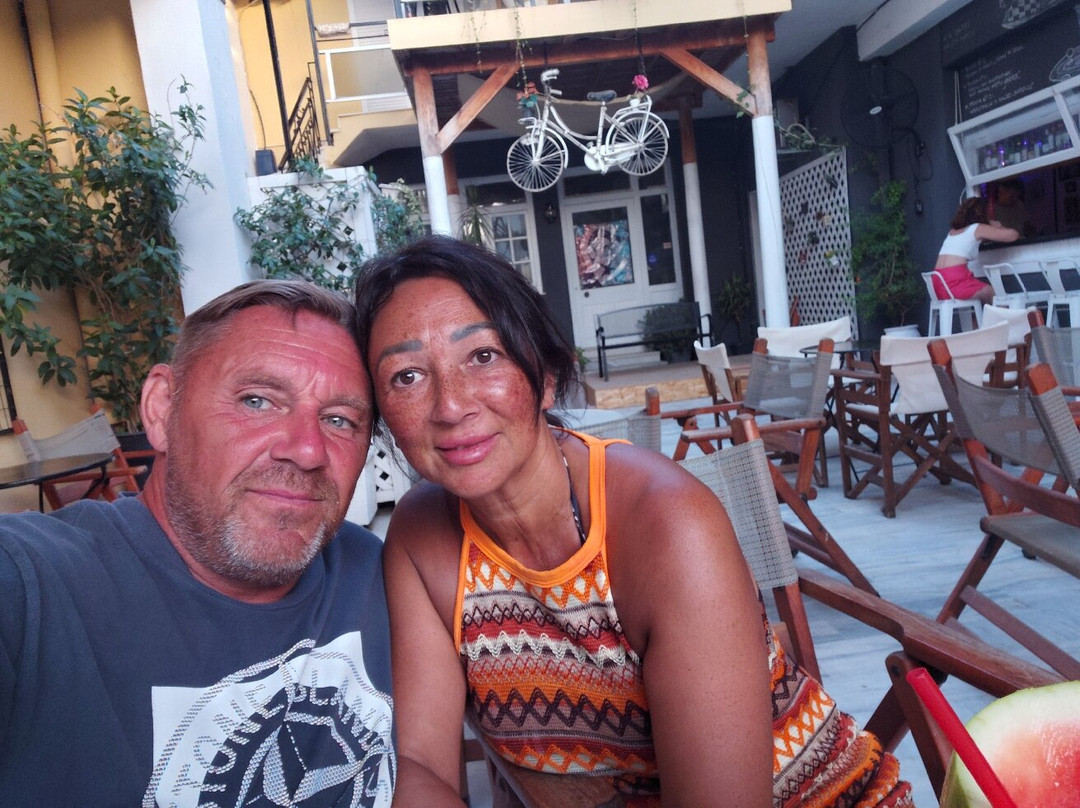 Black and White-Kavos必去景点