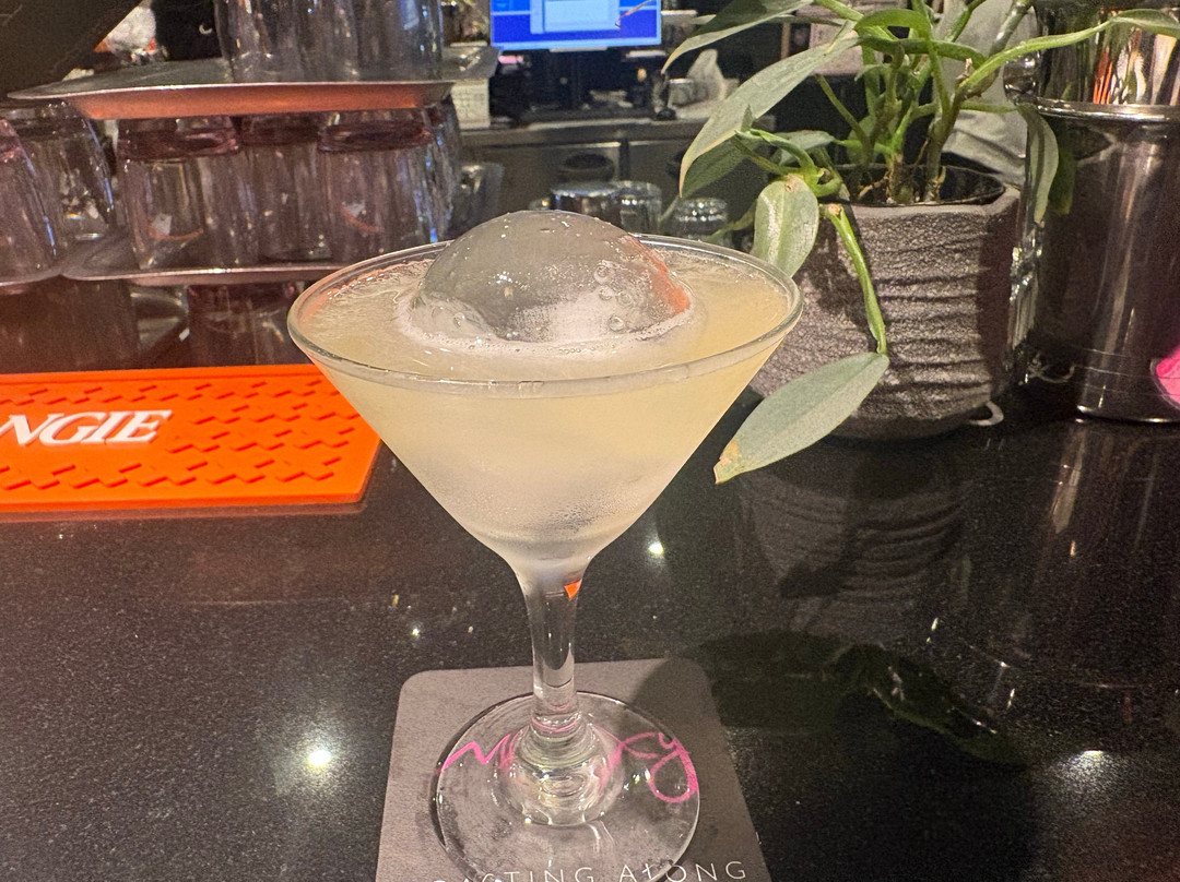 Moxy Bar & Lounge