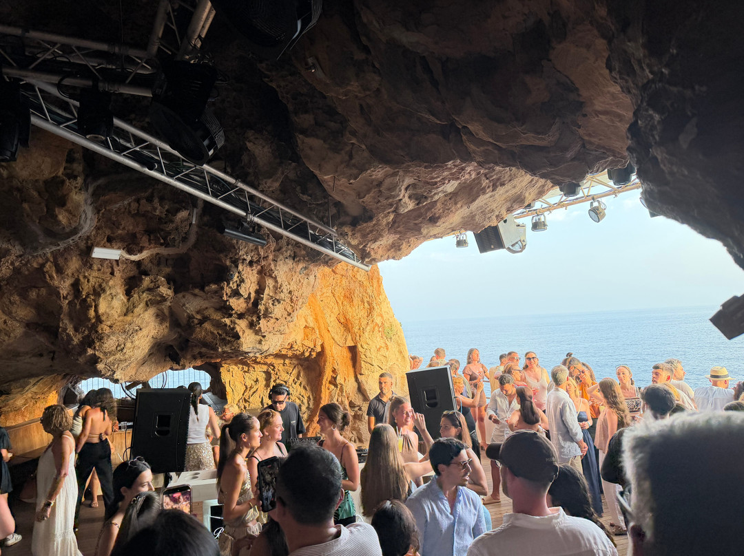 Cova D'En Xoroi-Cala en Porter必去景点