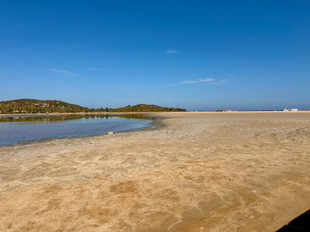 Spiaggia Su Giudeu-Domus de Maria必去景点