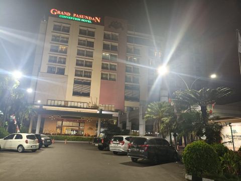 巴顺丹公约大酒店-旅行者