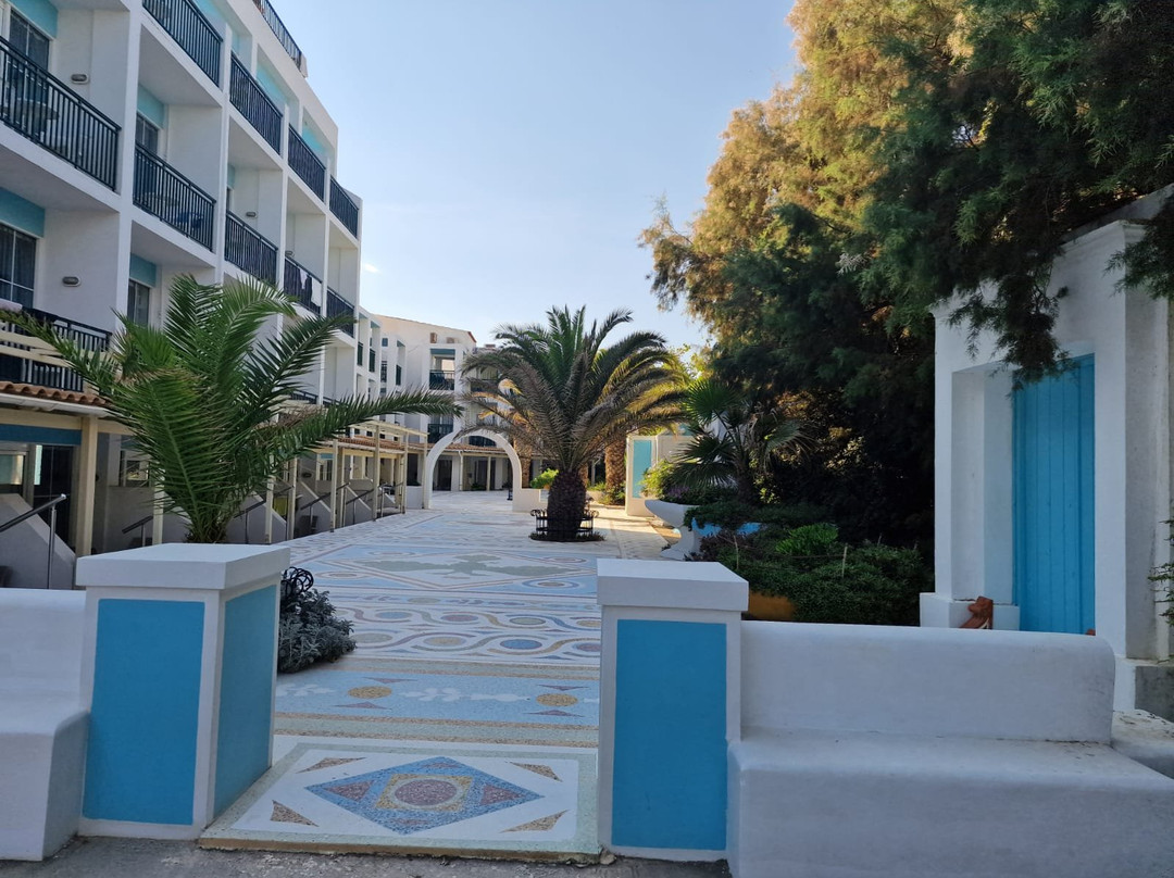 Golden Beach Hotel主图