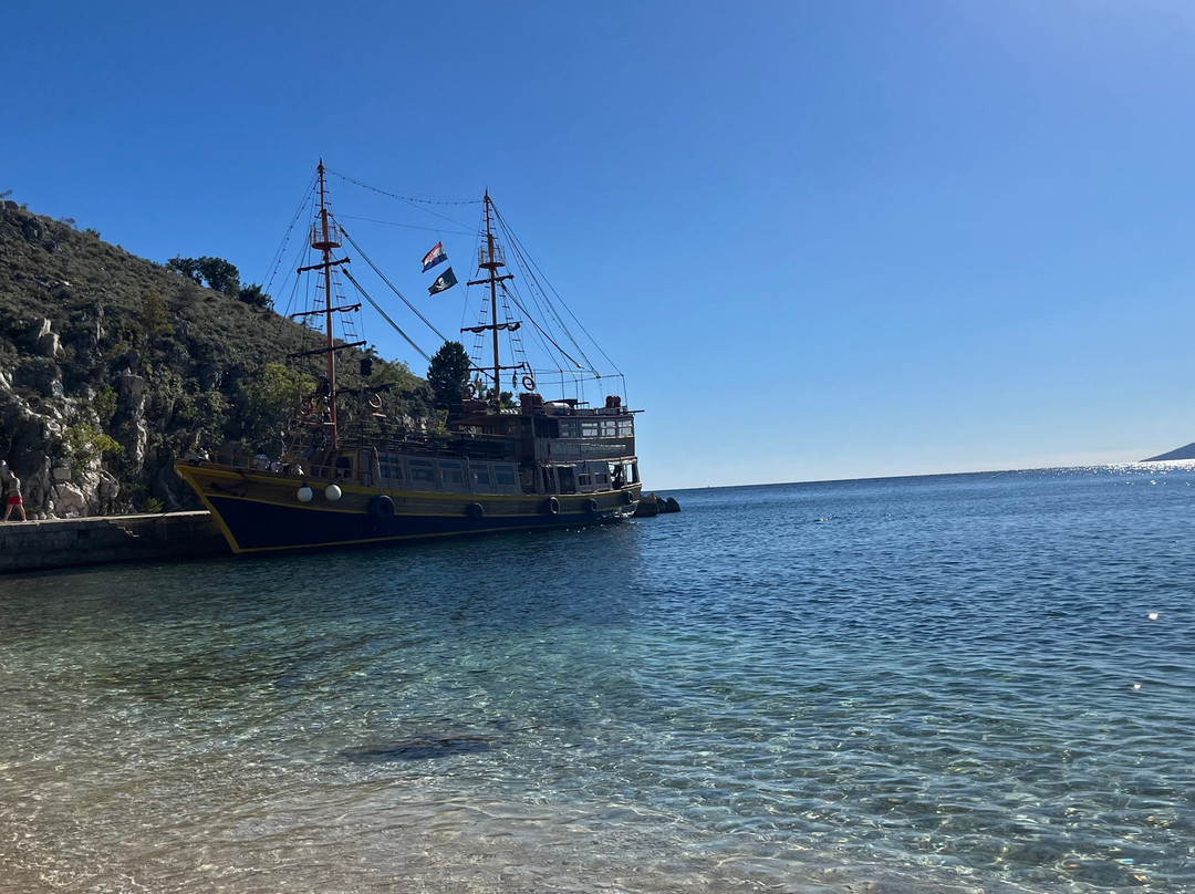 Klinica Boat Excursions-拉巴克必去景点