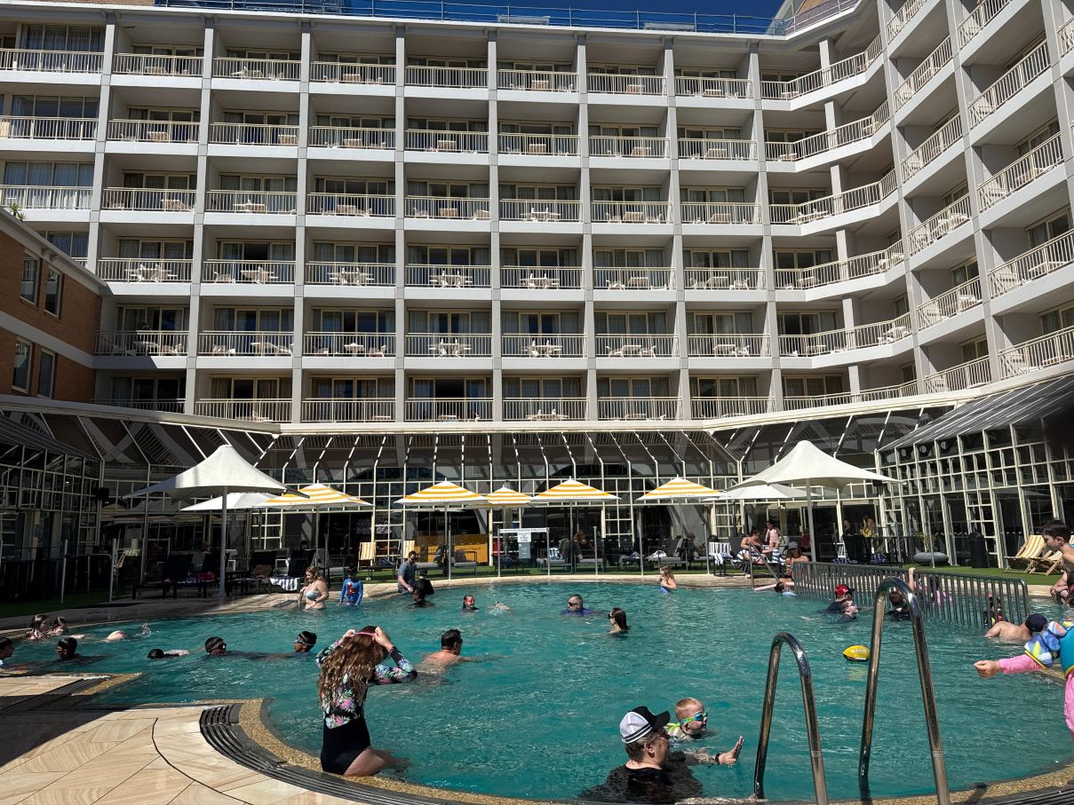 特里格尔皇冠假日酒店-旅行者