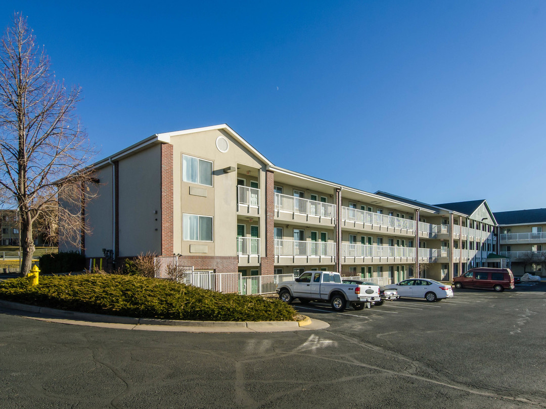 HomeTowne Studios by Red Roof Denver - Thornton