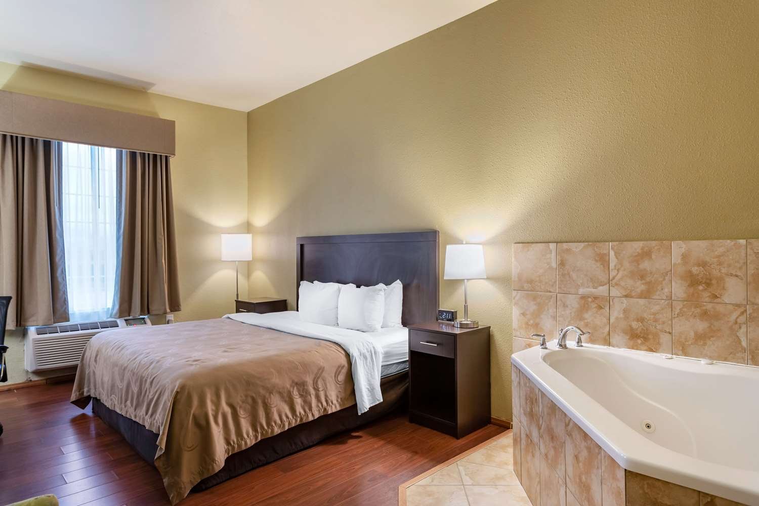 Quality Inn & Suites-官方