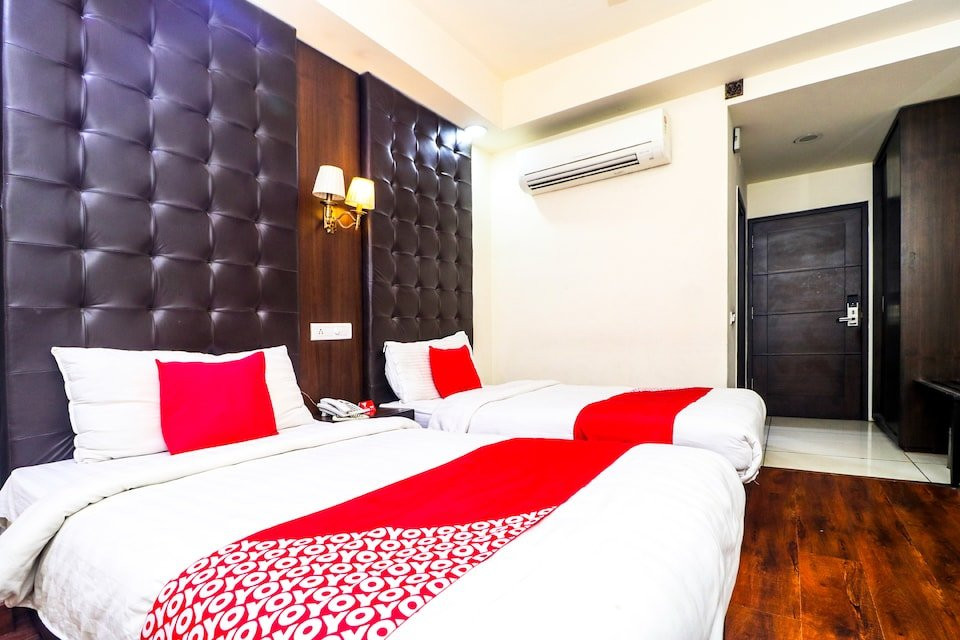 OYO 18810 Hotel Noor Mahal