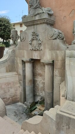 Fuente del Leon-Caldes de Montbui必去景点